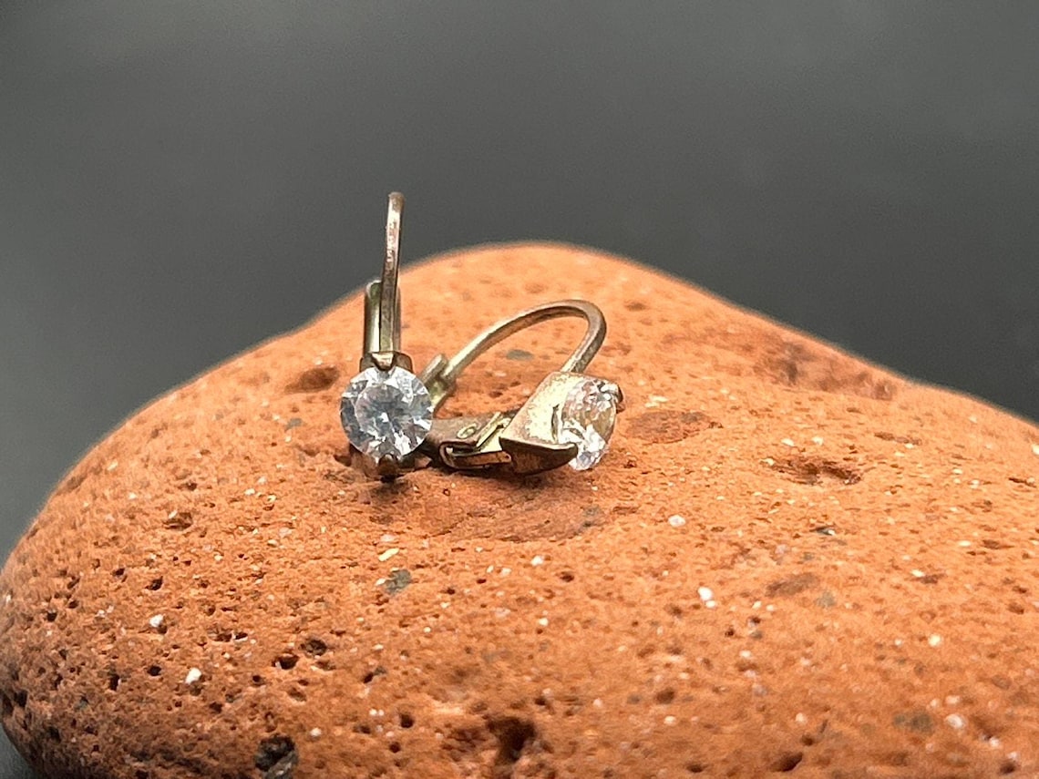 Vintage 1970s Brass Leverback Drop Earrings Clear Crystal Glass Stone, photo 2 of 5
