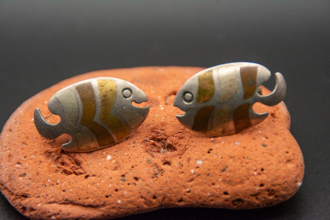 Vintage Mexican Metales Casados Silver Fish Screwback Earrings, photo 4 of 7
