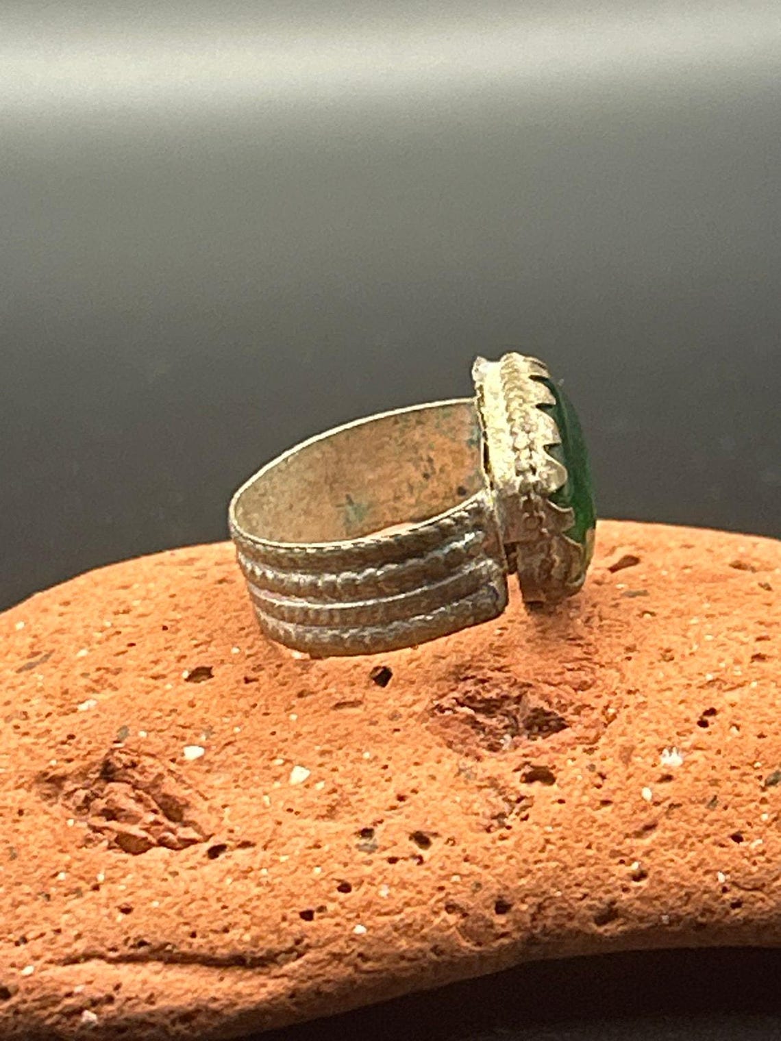 Vintage Afghan Kochi Tribal Ring Hand Poured Green Glass Size 5.5 Nomadic, photo 6 of 6