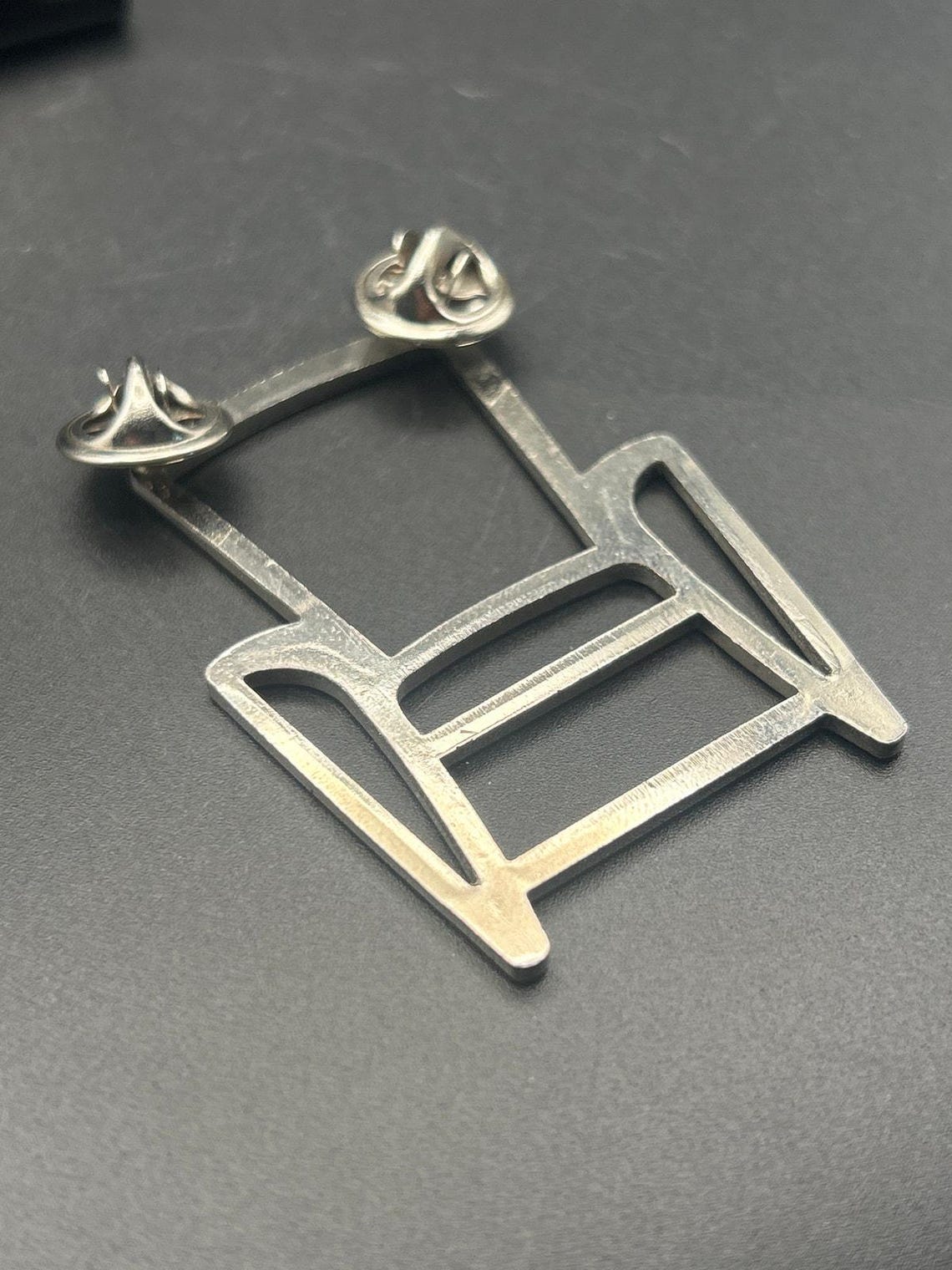 Vintage Silver Tone Minimalist Wire Frame Chair Brooch Pin - 2.5 Inch, photo 4 of 6
