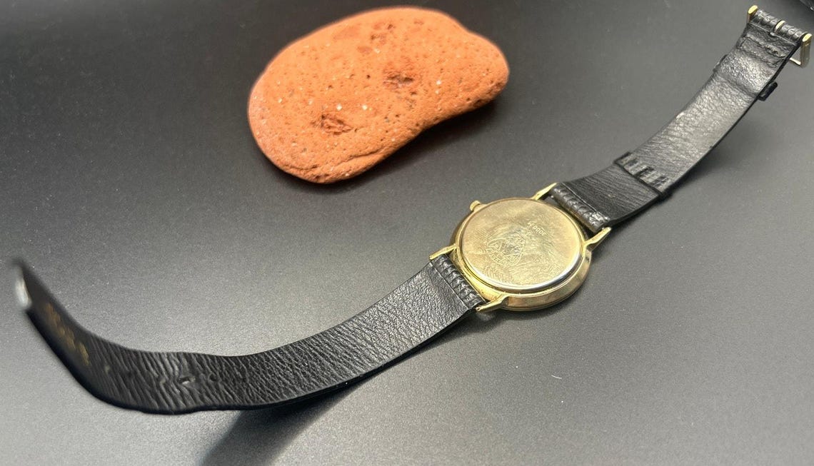 Authentic Vintage Gucci 3000M 33mm Gold Tone Watch Black Lizard Band Running, photo 6 of 8