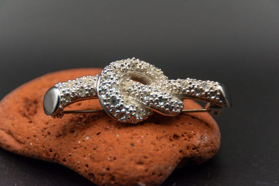 Vintage 80s Silver Tone Pave Rhinestone Oval Knot Brooch Pin