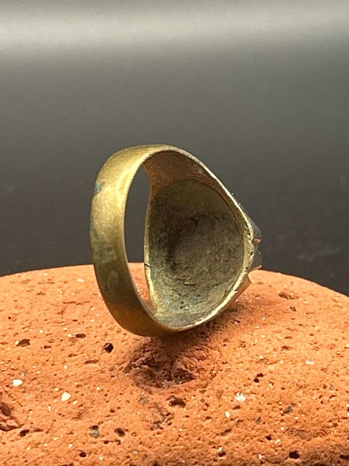 Vintage Afghan Kochi Tribal Ring Brass Alloy Green Glass Cabochon Size 10.5, photo 7 of 7