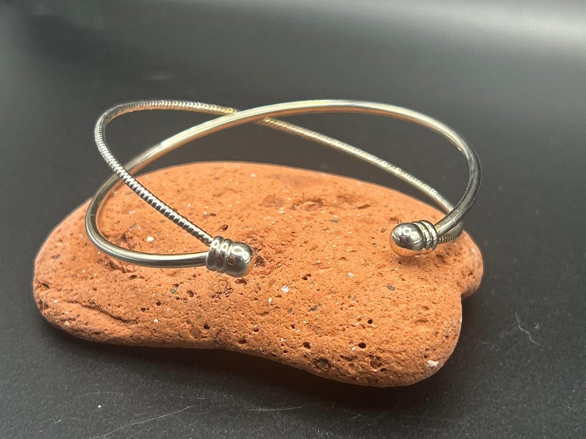 Vintage Silver Tone Coiled & Smooth Wire Crisscross Cuff Bracelet Open Bangle, photo 4 of 7