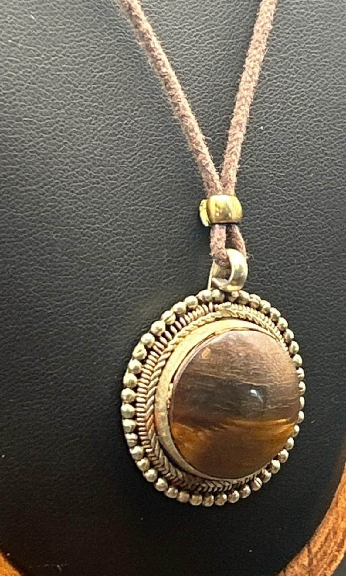 Vintage Handcrafted Tigers Eye Pendant Necklace Leather Cord Brass Bezel 16", photo 2 of 9