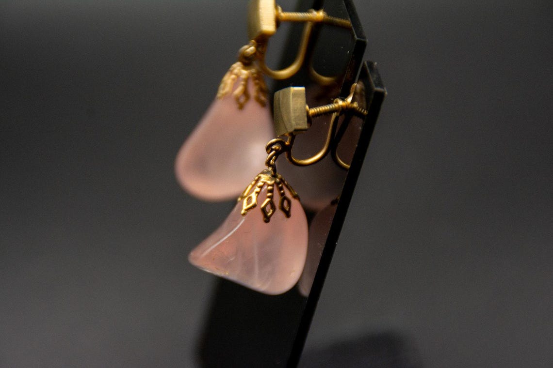 Vtg Rose Quartz Dangle Earrings Gold Tone Screw Back Handcrafted Love Crystal, photo 5 of 6