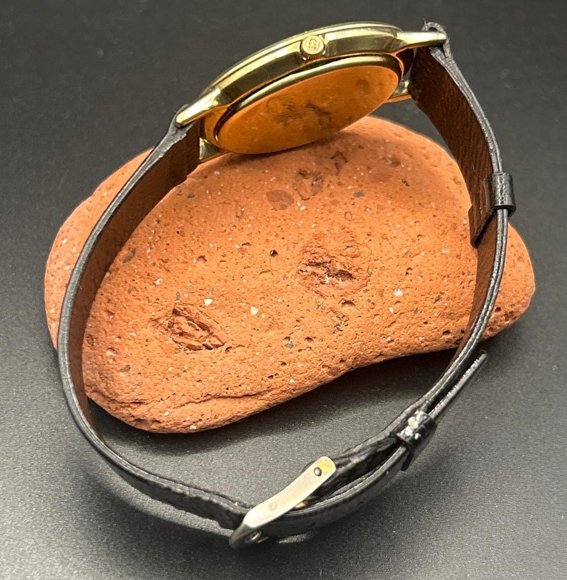Authentic Vintage Gucci 3000M 33mm Gold Tone Watch Black Lizard Band Running, photo 3 of 8