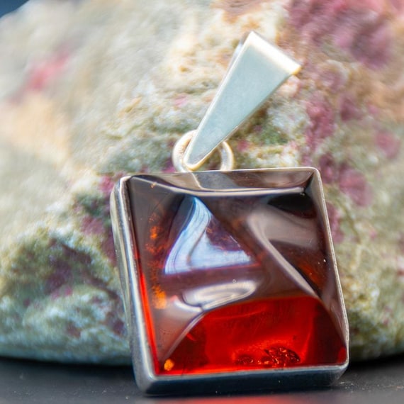 Modernist Amber Pendant – Sterling Silver Minimalist Design