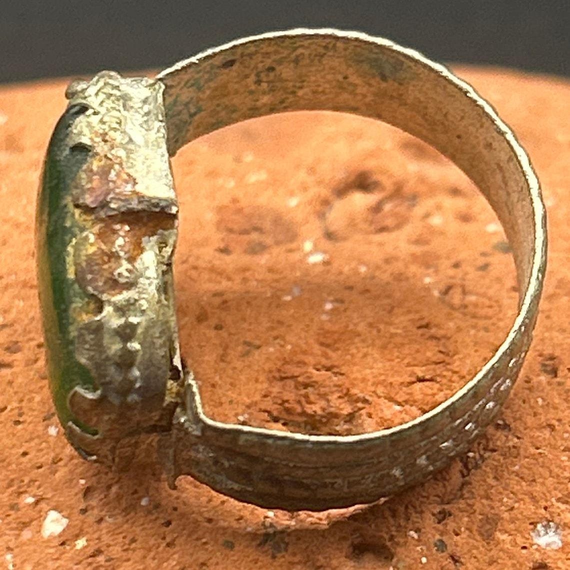 Vintage Afghan Kochi Tribal Ring Hand Poured Green Glass Size 5.5 Nomadic, photo 3 of 6