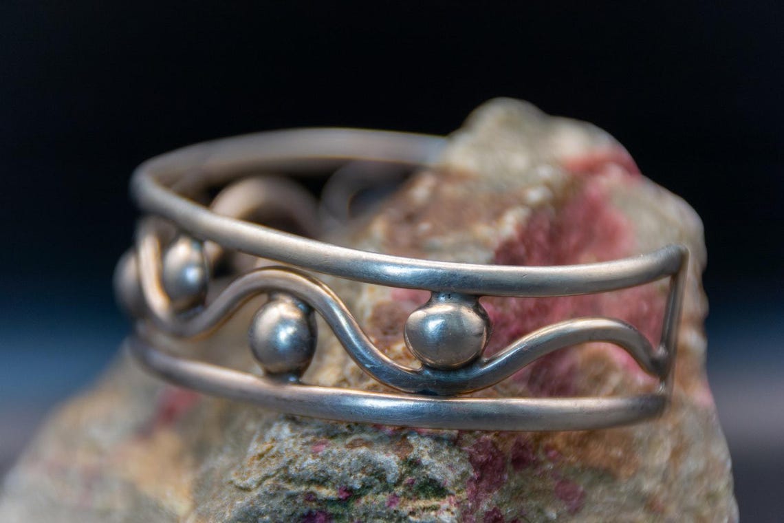 Vintage Wavy Sterling Silver Cuff - Mexican Taxco Style size 6.5, photo 2 of 6