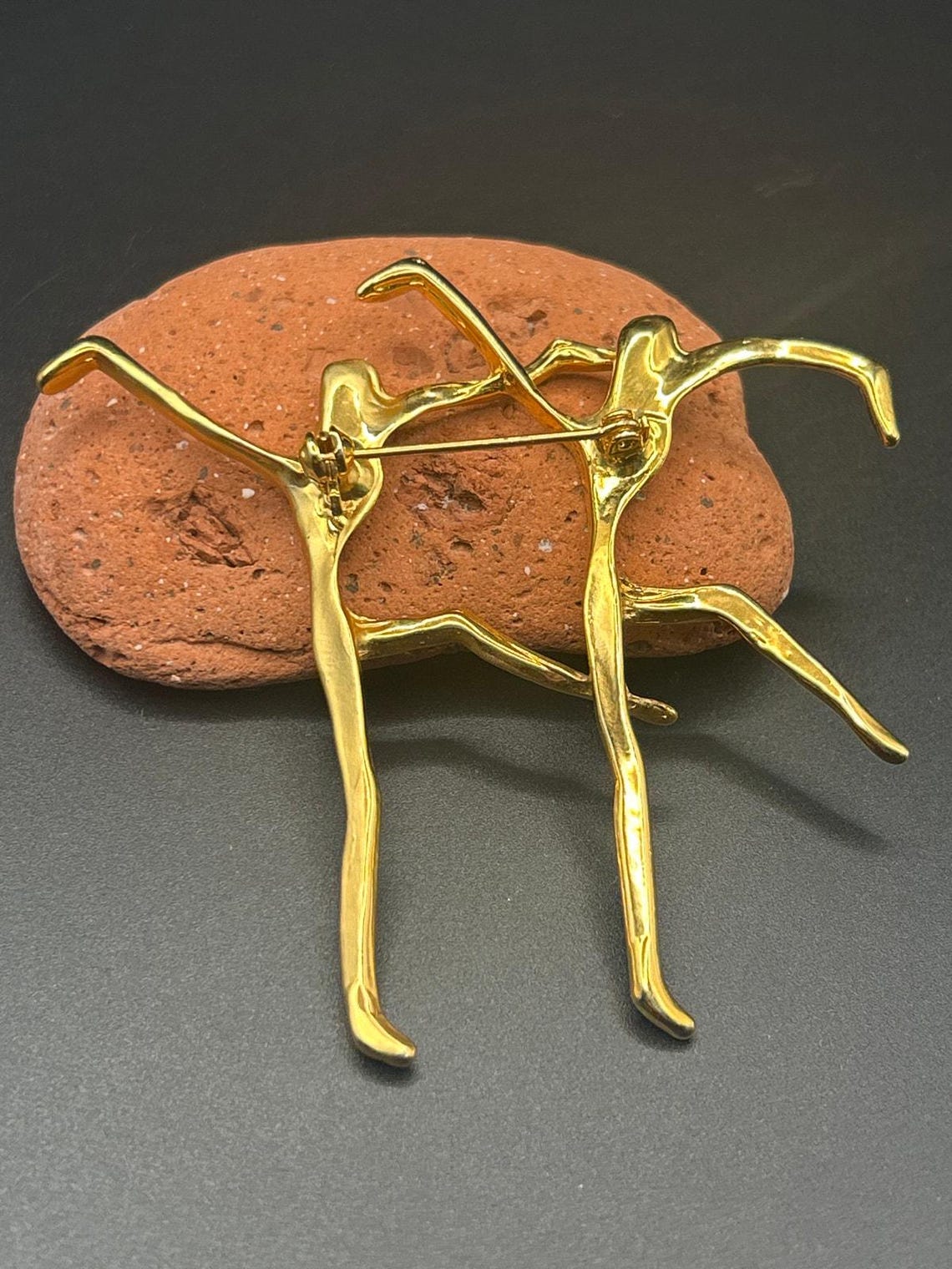 Vintage Modernist Dancing Couple Gold Tone Brooch Matte Polished Pin 3x3", photo 6 of 7