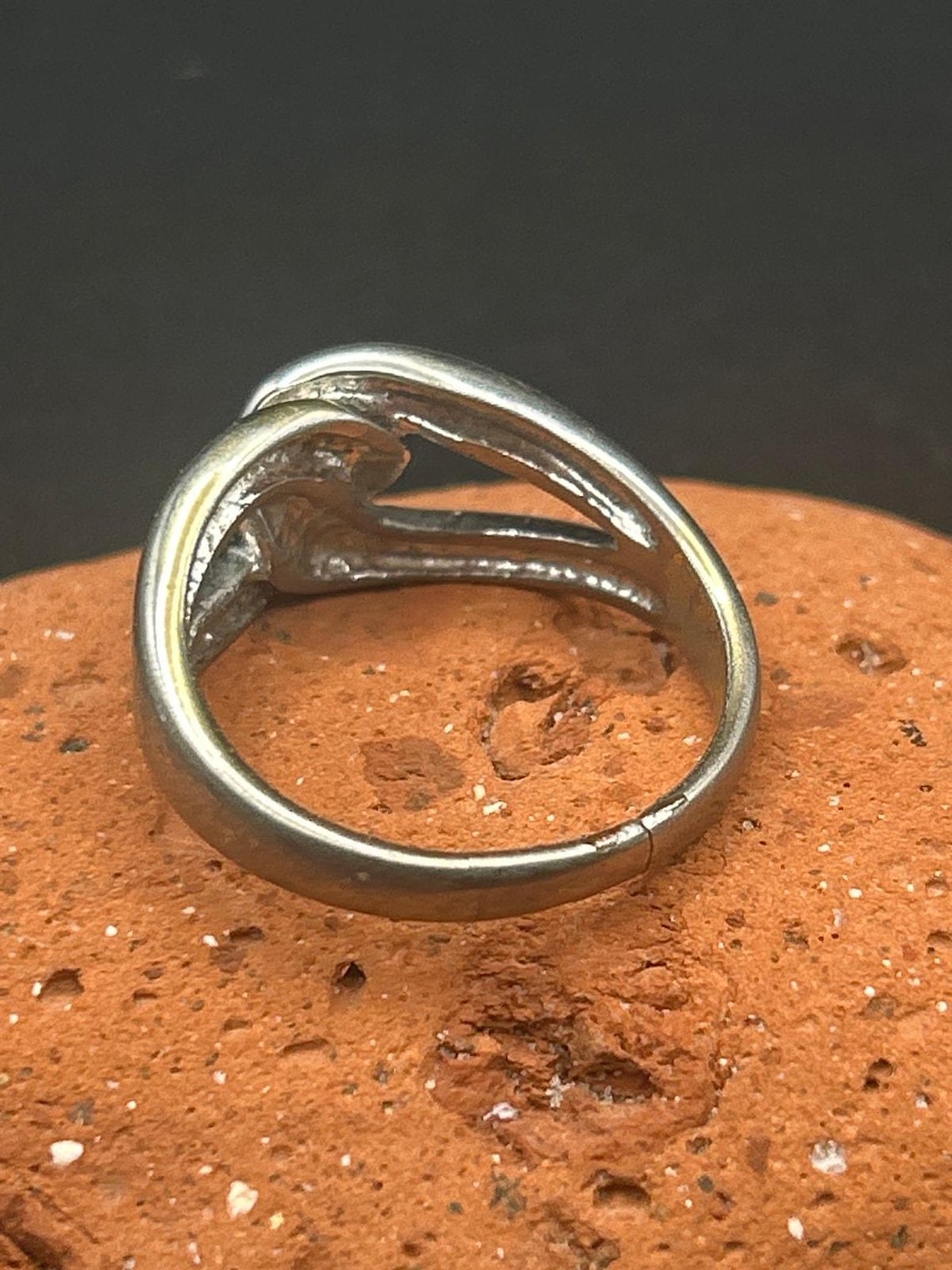 Vintage 90s Silver Tone Knot Ring Size 10 Love Knot Statement Band Minimalist, photo 3 of 6