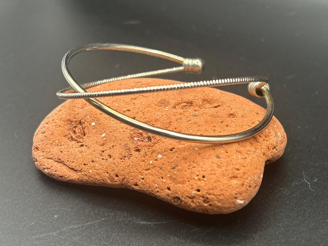 Vintage Silver Tone Coiled & Smooth Wire Crisscross Cuff Bracelet Open Bangle, photo 2 of 7