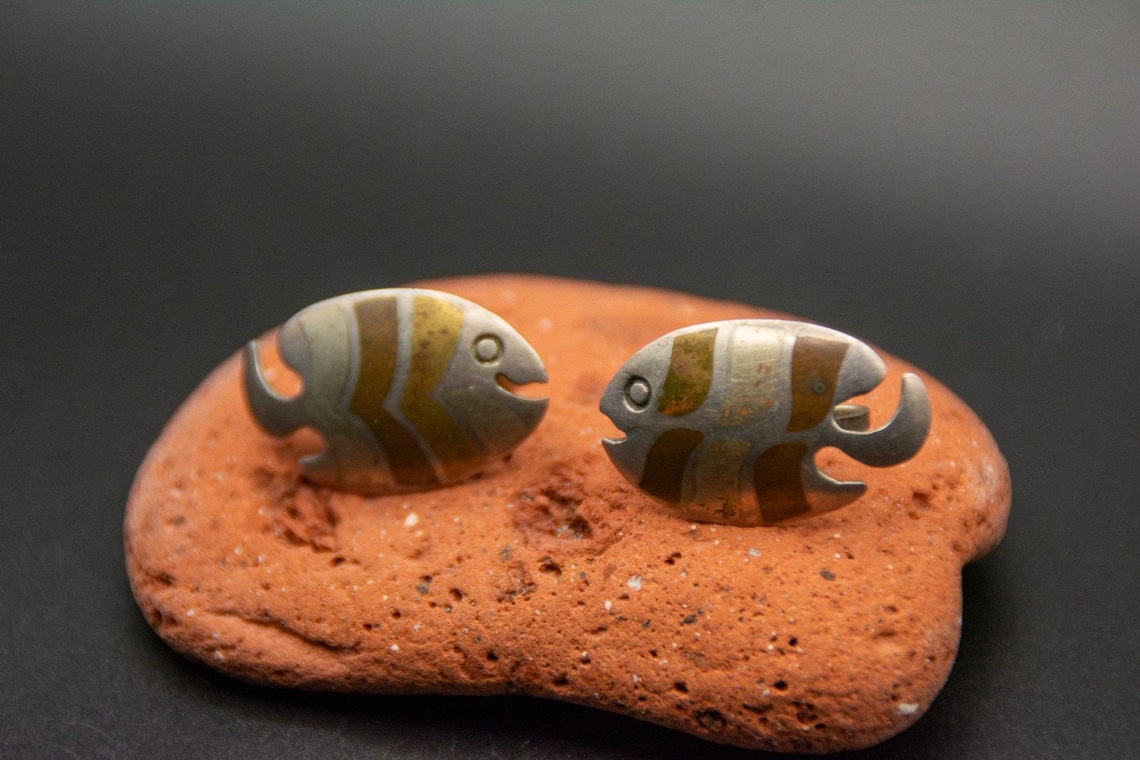Vintage Mexican Metales Casados Silver Fish Screwback Earrings, photo 3 of 7