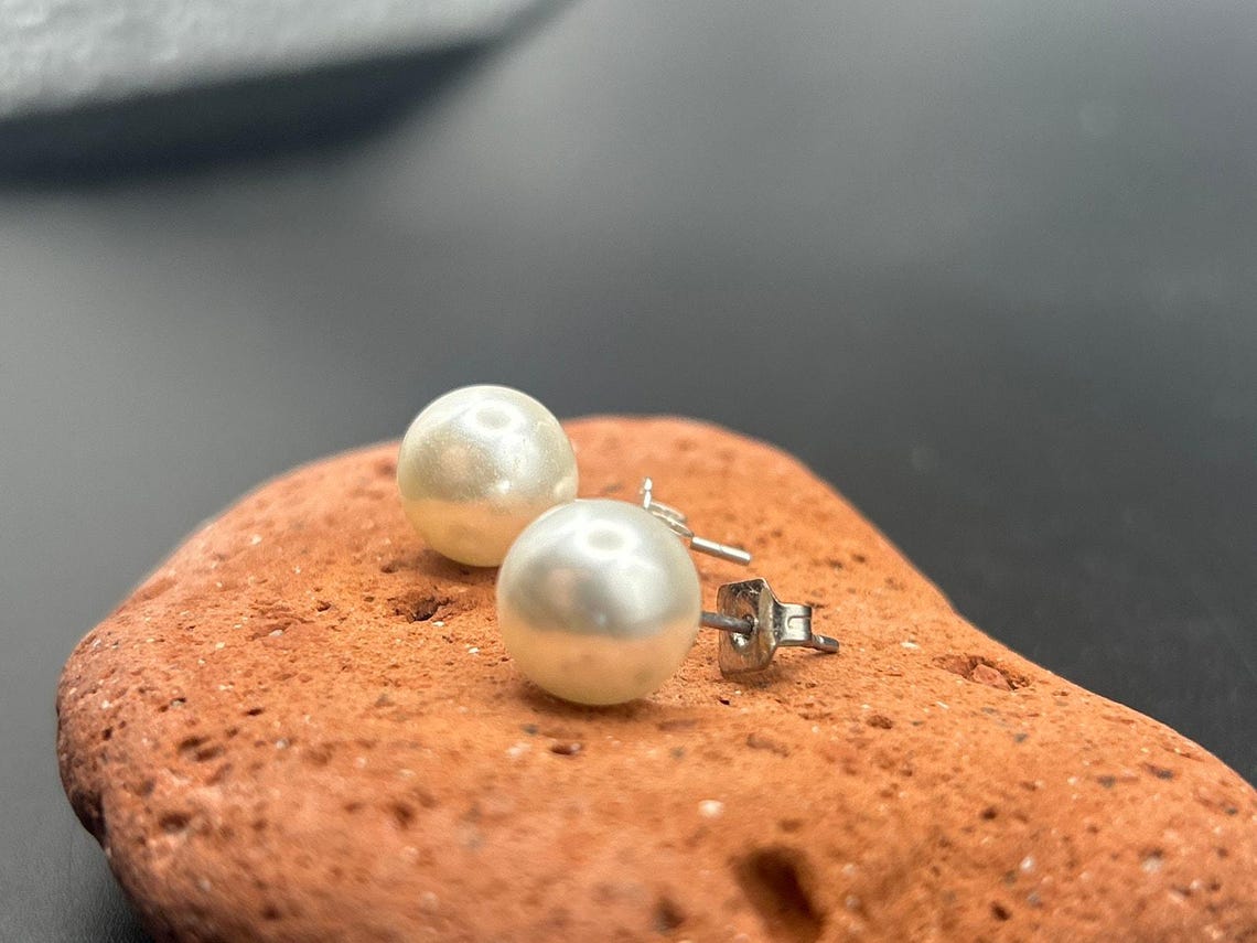 Vintage Faux Pearl Stud Earrings 8mm White Pearl Silver Tone Posts Classic, photo 2 of 4