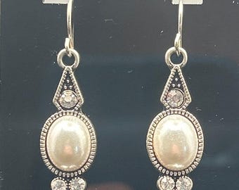 Vintage Silver Tone Faux Pearl Drop Dangle Earrings Pierced Statement Drops