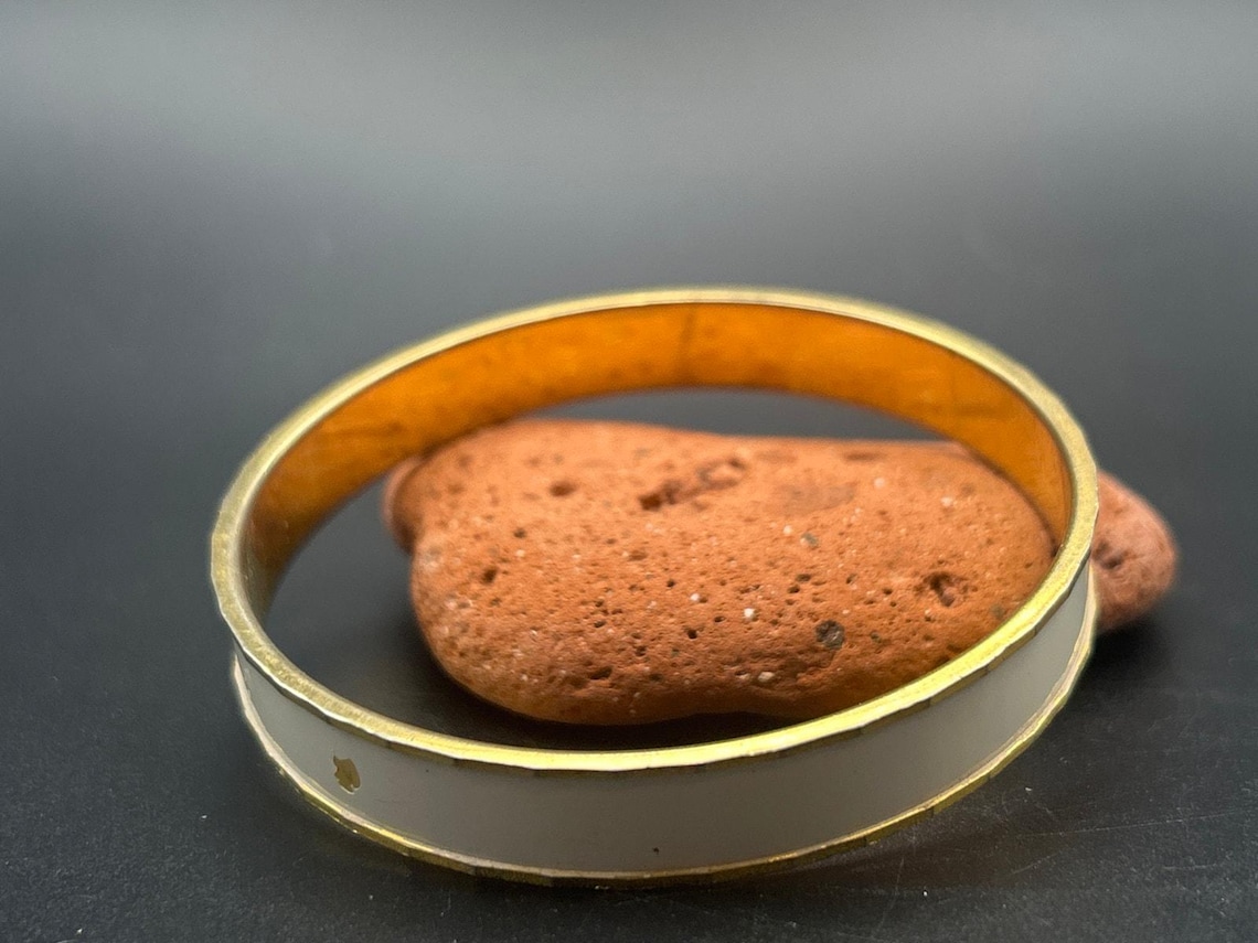 Vintage Monet Gold Tone White Enamel Bangle Bracelet | Retro 1980s Stackable, photo 3 of 5