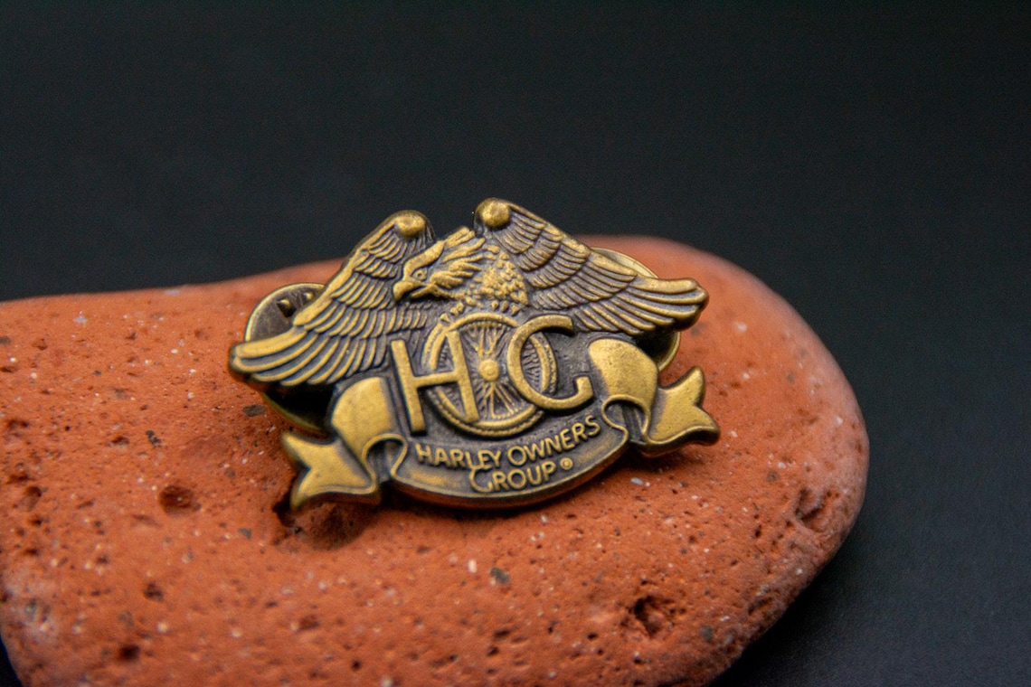 Vintage 1993 Harley Owners Group HOG Eagle Brass Lapel Pin, photo 2 of 6