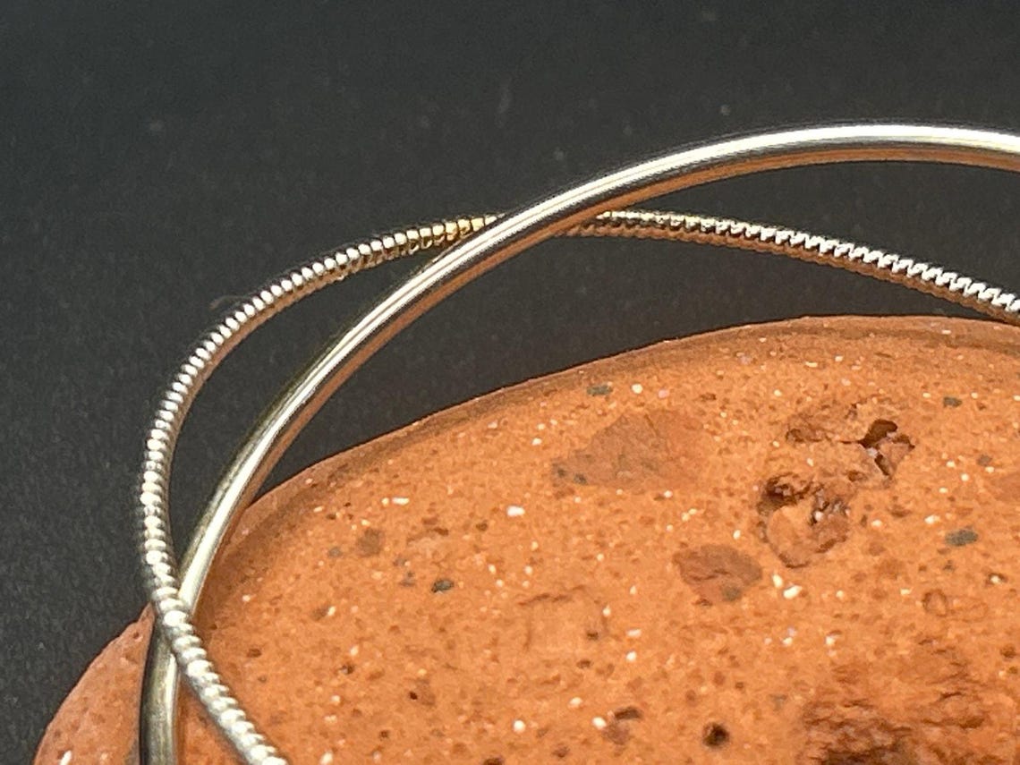 Vintage Silver Tone Coiled & Smooth Wire Crisscross Cuff Bracelet Open Bangle, photo 7 of 7