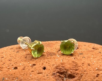 Vintage 3mm Gold Tone Peridot Green Stud Earrings August Birthstone