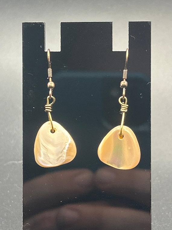 Vintage Gold Tone Mother of Pearl Shell Teardrop Dangle Earrings