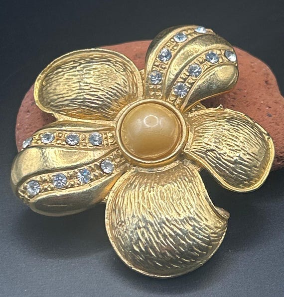 Vintage 80s Gold Tone Flower Brooch Faux Pearl Rhinestone Floral Pin 2.5 x 2.5"