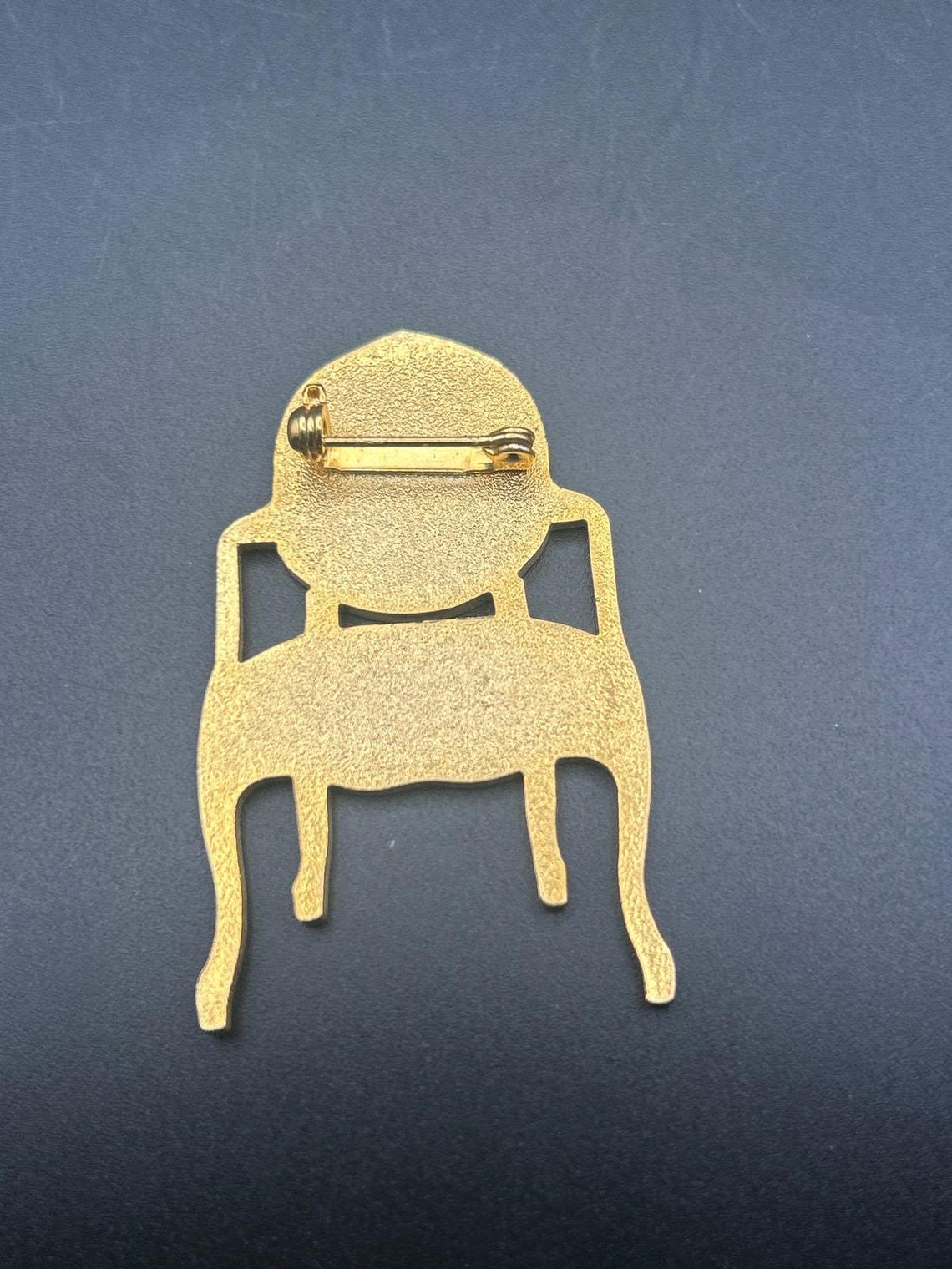 Vintage Gold Tone Enamel French Armchair Chair Brooch Pin - 2 Inch, photo 4 of 4