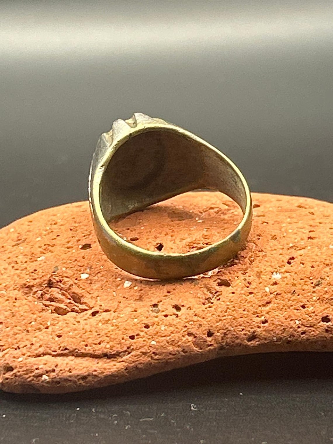 Vintage Afghan Kochi Tribal Ring Brass Alloy Green Glass Cabochon Size 10.5, photo 4 of 7