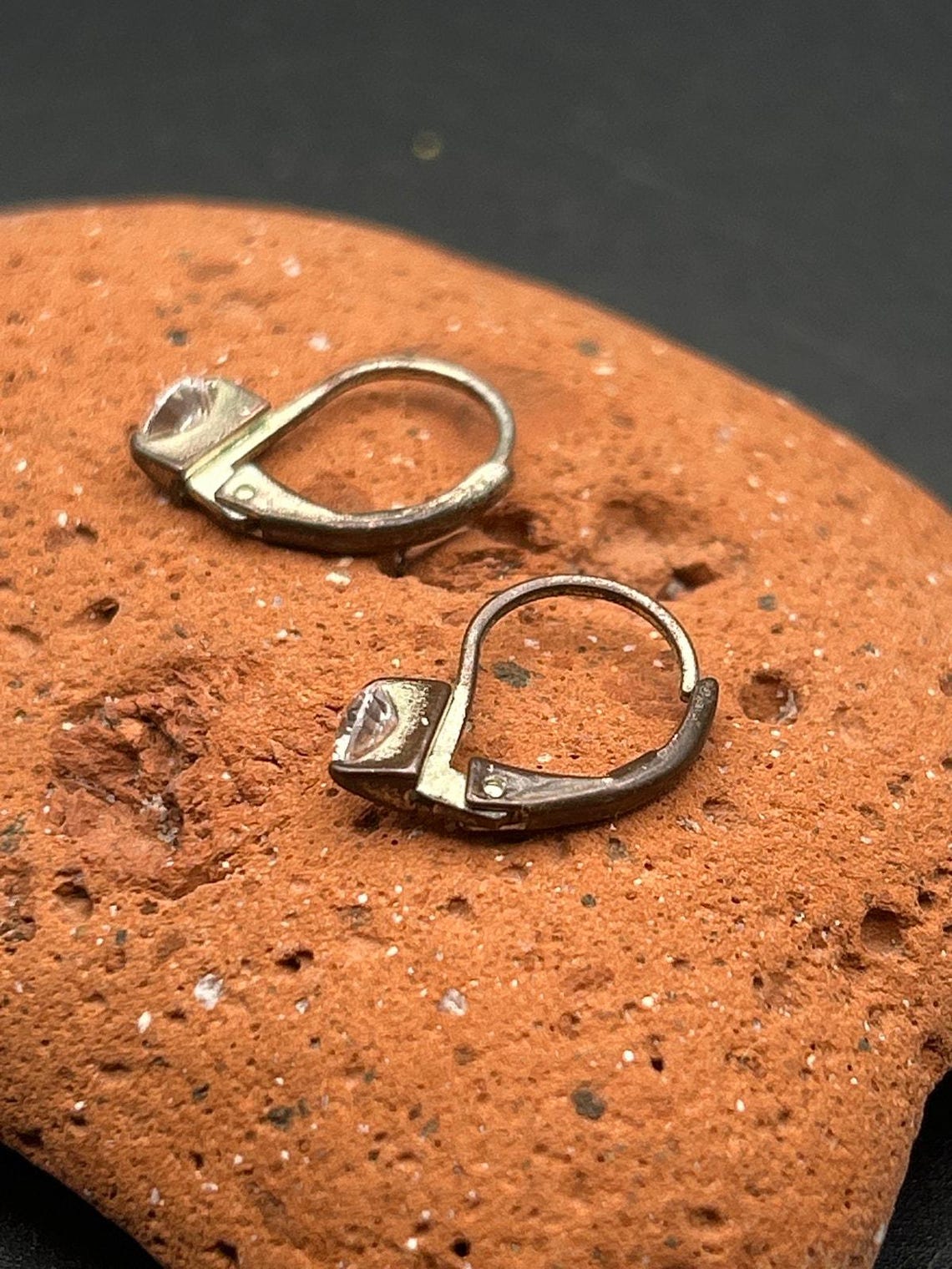 Vintage 1970s Brass Leverback Drop Earrings Clear Crystal Glass Stone, photo 5 of 5