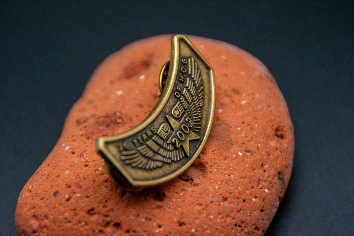 Vintage 2003 Harley Davidson 20 Years Of Hog Brass Lapel Pin, photo 2 of 6