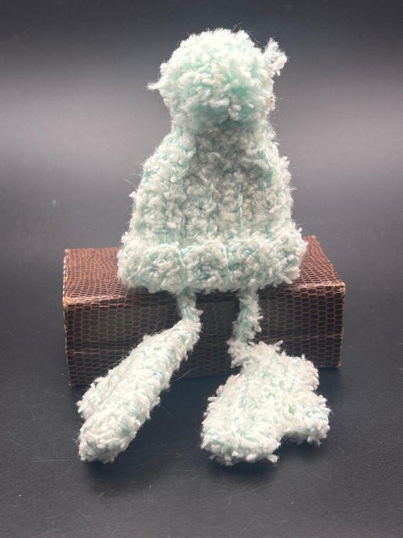 Vintage Handmade Yarn Hat and Mittens Brooch | Cozy Winter Novelty Pin