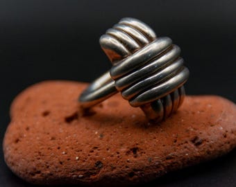 Modernist Knot Ring in 925 - Size 7 - 16g
