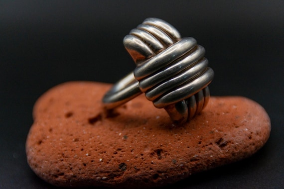 Modernist Knot Ring in 925 - Size 7 - 16g