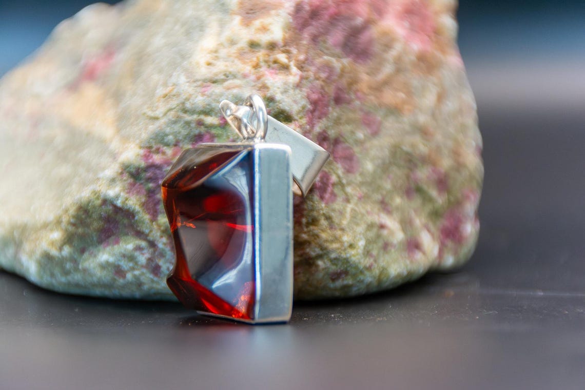 Modernist Amber Pendant – Sterling Silver Minimalist Design, photo 3 of 4
