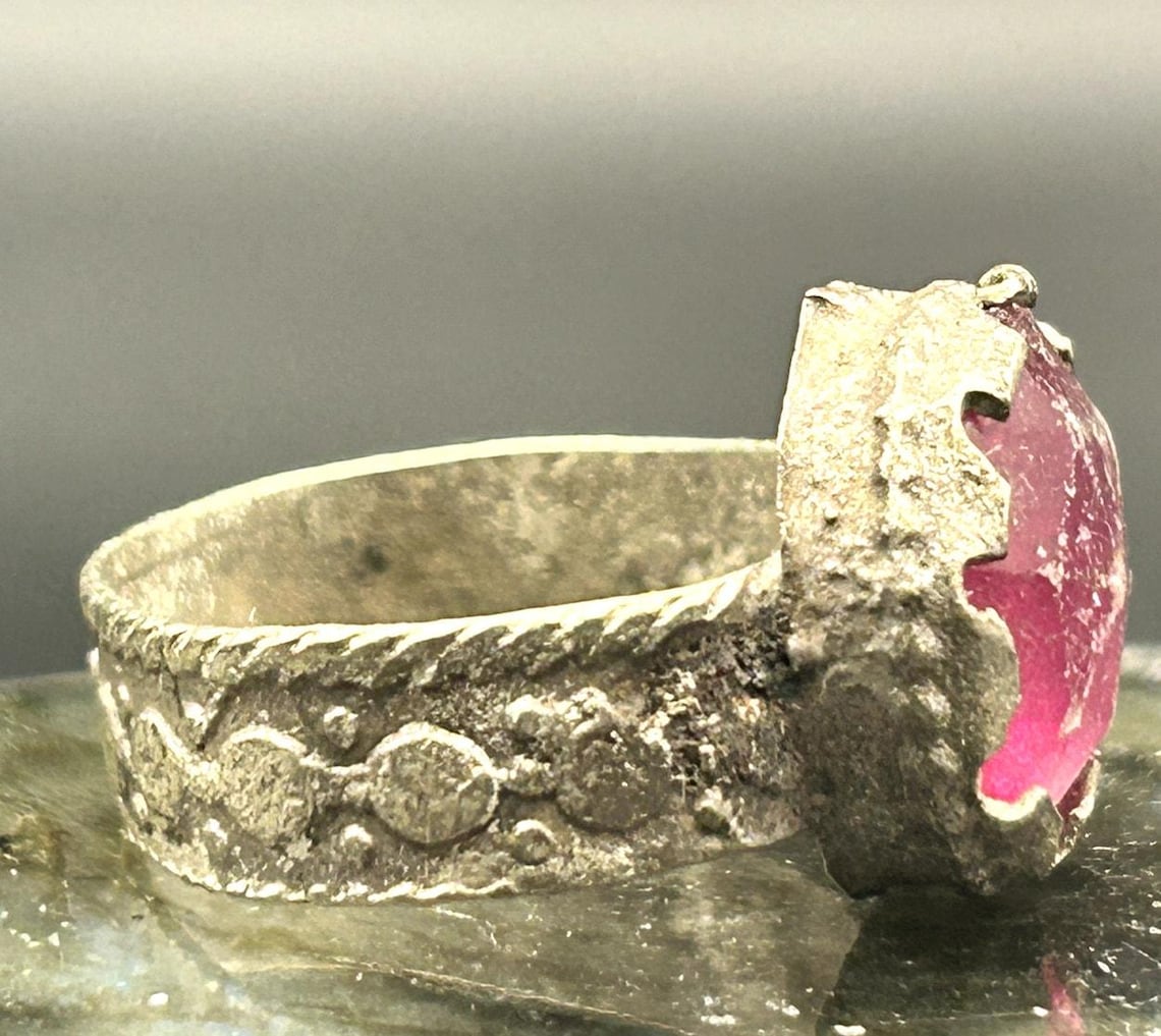 Vintage Afghan Kuchi Tribal Ring Brass Pink Faceted Glass Stone Size 6 Boho, photo 6 of 6