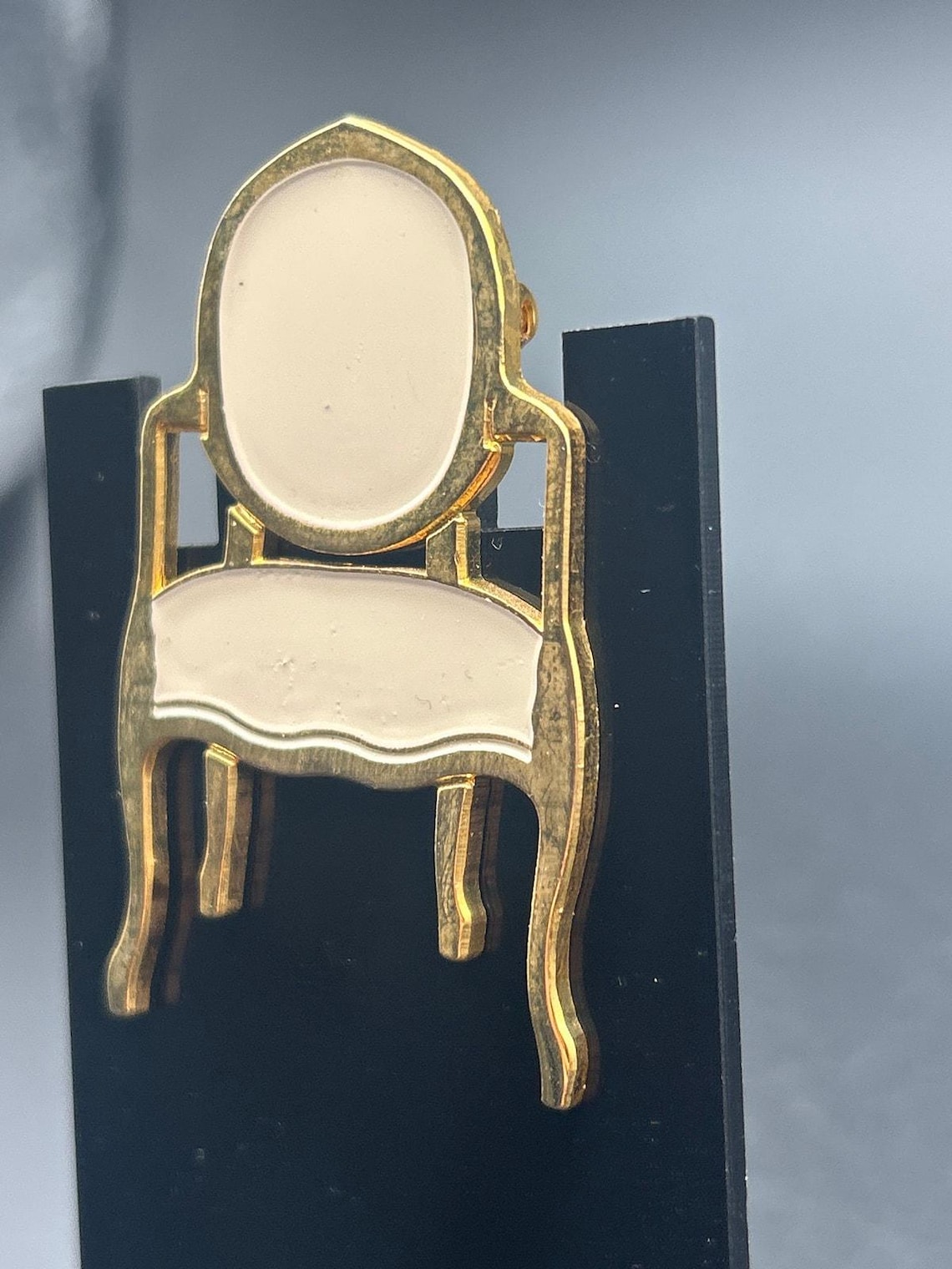 Vintage Gold Tone Enamel French Armchair Chair Brooch Pin - 2 Inch, photo 2 of 4