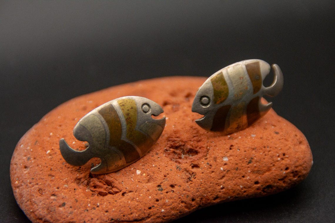 Vintage Mexican Metales Casados Silver Fish Screwback Earrings, photo 2 of 7