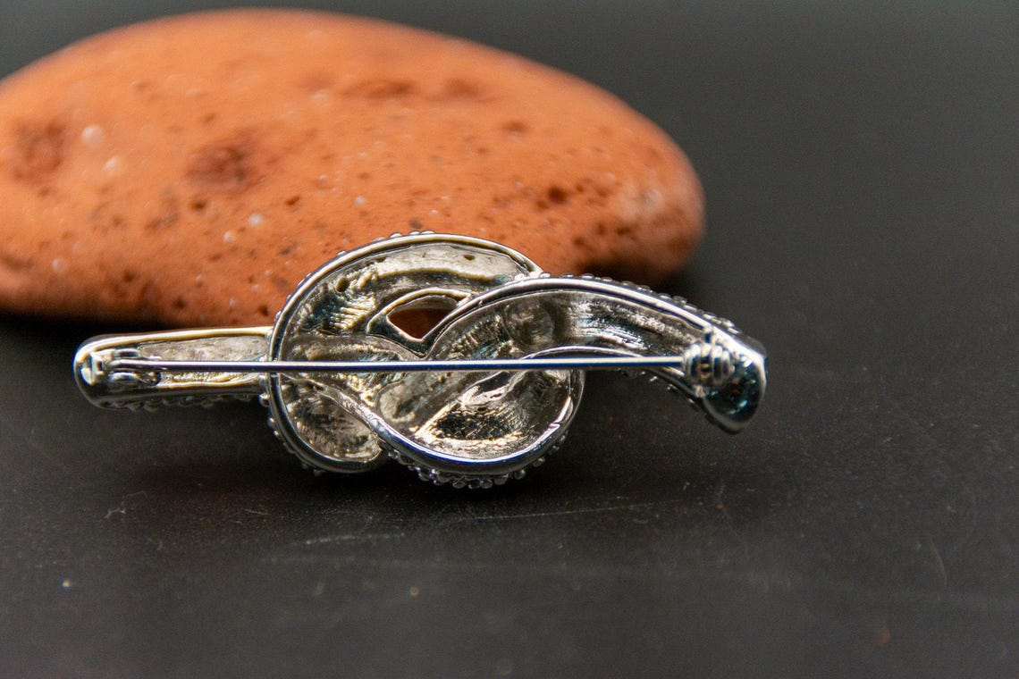Vintage 80s Silver Tone Pave Rhinestone Oval Knot Brooch Pin, photo 6 of 6