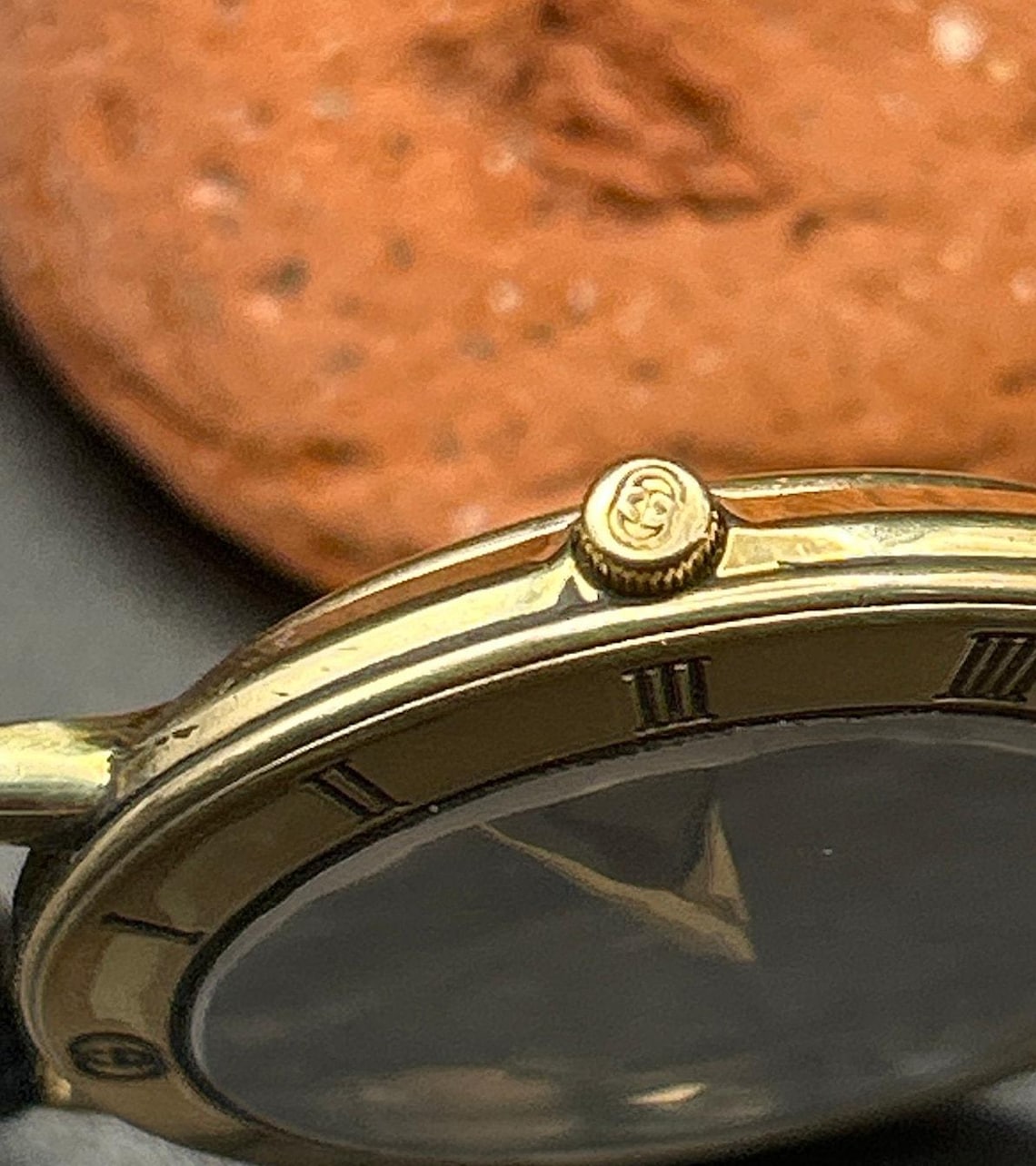Authentic Vintage Gucci 3000M 33mm Gold Tone Watch Black Lizard Band Running, photo 5 of 8
