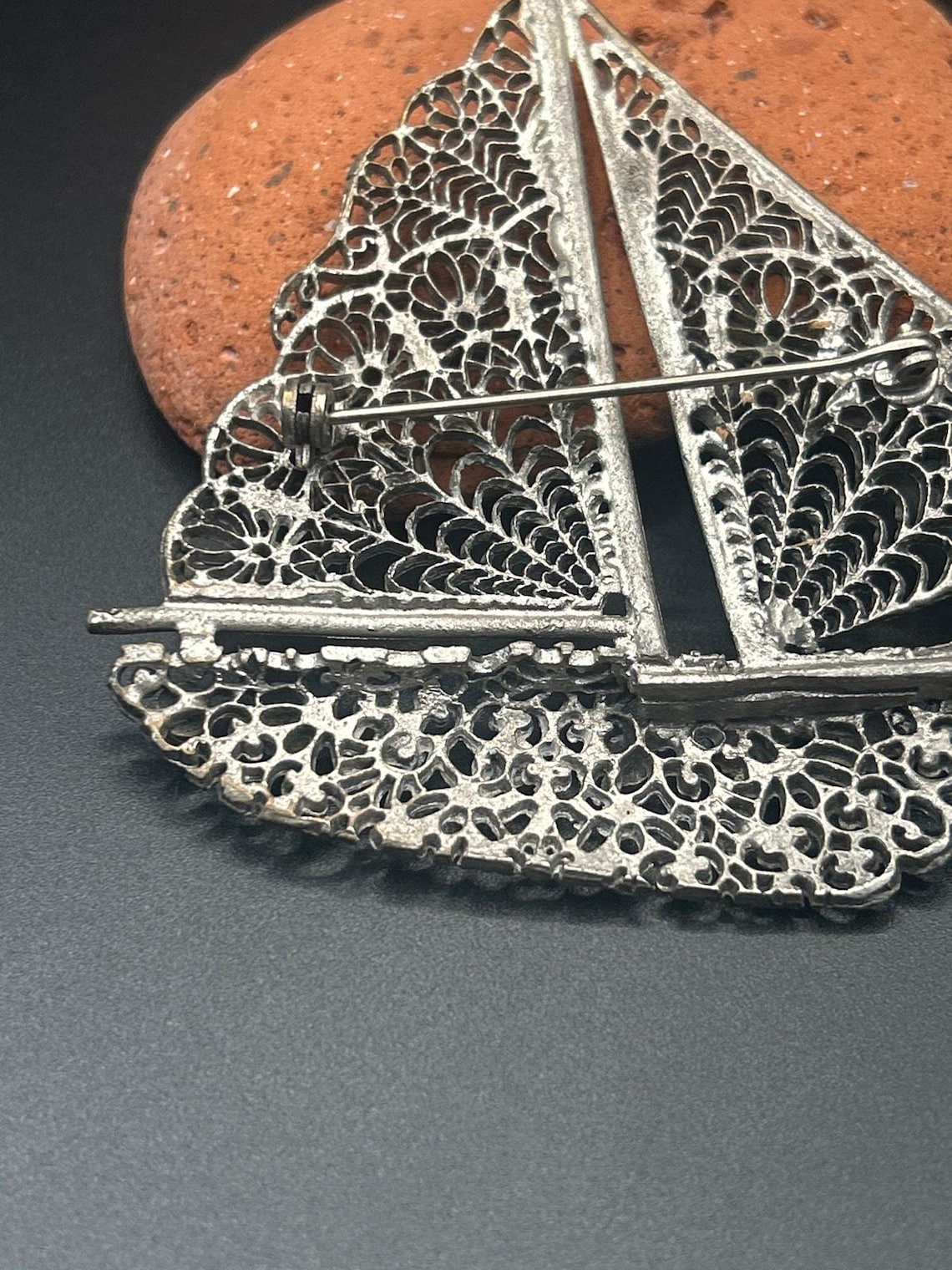 Vintage Silver Tone Filigree Sailboat Brooch Rhinestone Nautical Pin 3x3", photo 7 of 8