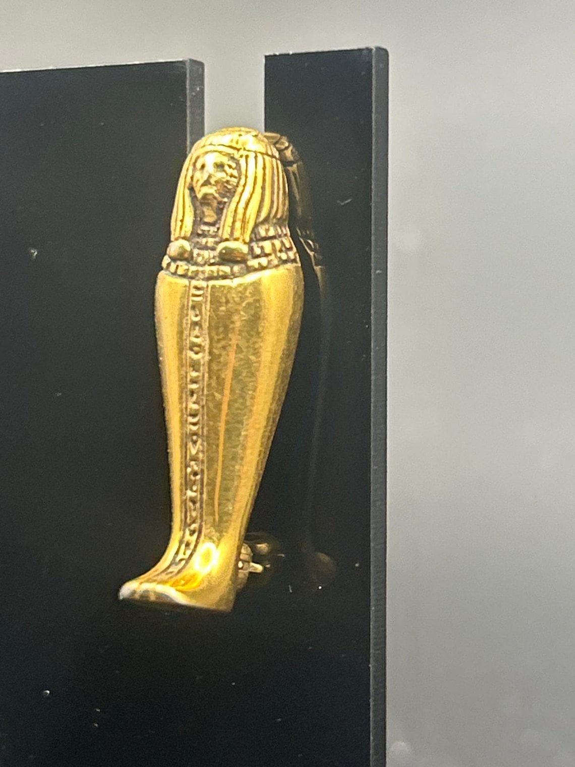 Vintage MFA Gold Tone Egyptian Revival Pharaoh Sarcophagus Brooch, photo 3 of 5