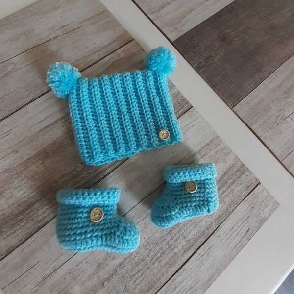 Ensemble bébé au crochet bonnet chaussons