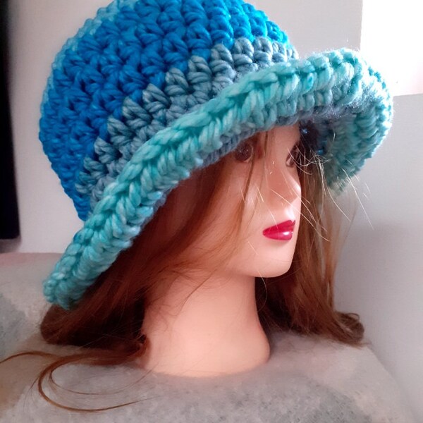 Chapeau hippie boheme   crocheté main bleu