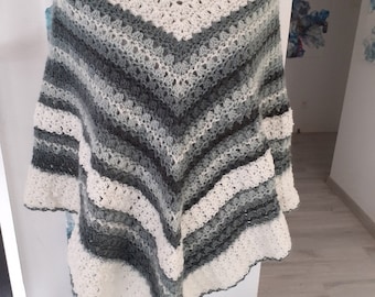 Poncho femme crocheté main