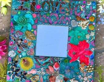 Espejo collage de joyas con mosaico floral para el Día de la Madre