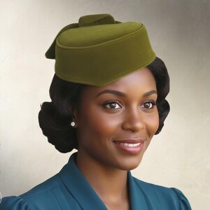May include: An olive green pillbox hat with a structured, flat top and a small bow detail at the back. The text on the image reads Elsenhen Sewing Pattern and Instant PDF Download.