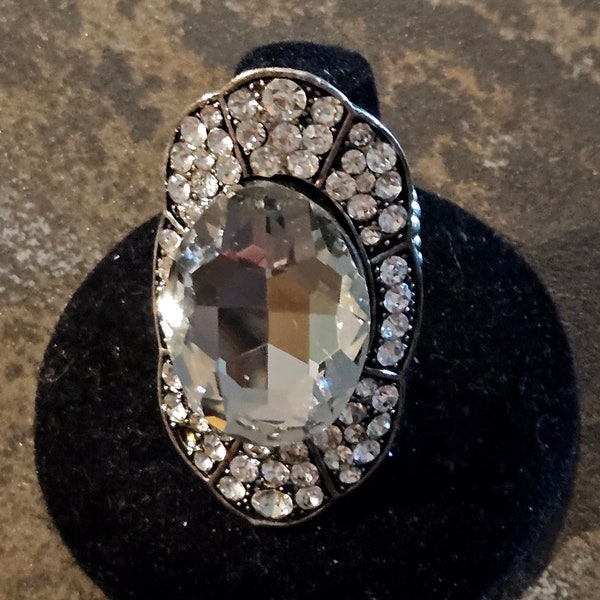 Beautiful vintage big faux diamond statement ring fake diamond ring sparkly costume jewelry art deco ring boho costume jewelry crystal ring