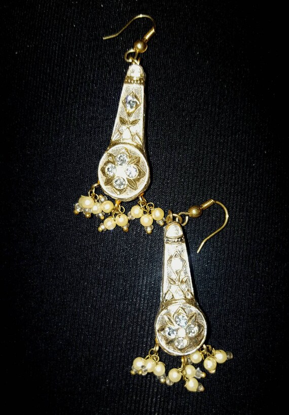 Gorgeous unique vintage earrings white & gold bak… - image 8