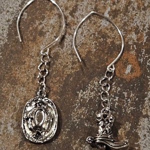 10 Cowgirl or Cowboy Boots, Western Wear Shoe Charms Antique Silver 16.5x12.5mm P20076-AS