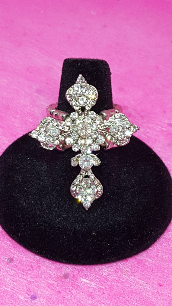 Wow! Stunning rhinestone cross statement ring gorg